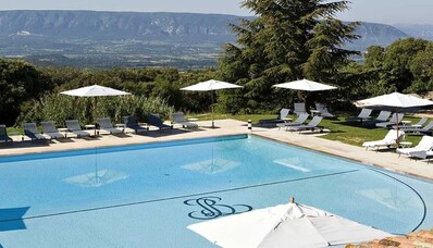Închiriere elicopter : Hôtel Les Bories & Spa Gordes Lubéron
