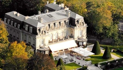 Închiriați un elicopter pentru a zbura la Les Crayères (Reims Champagne)