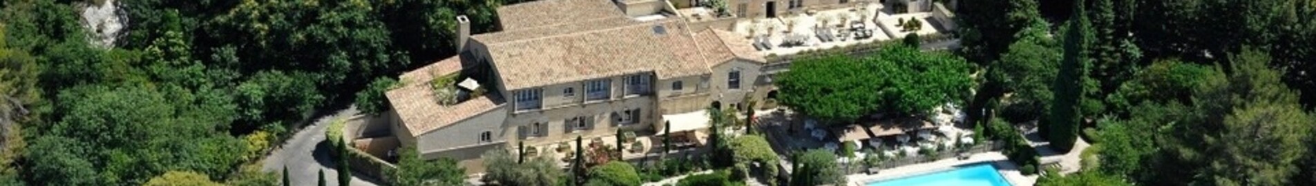 Inchiriați un elicopter pentru L’oustau de Baumanière în Les Baux-De-Provence