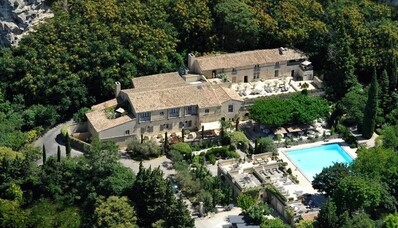 Inchiriați un elicopter pentru L’oustau de Baumanière în Les Baux-De-Provence