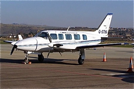 location jet privé - Cockpit d'un CESSNA 303