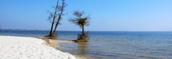 location jet privé - Vue aérienne côtière ville, montagnes, plages