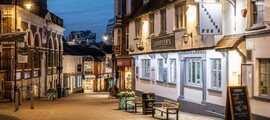 Leeds East : închiriere avion privat