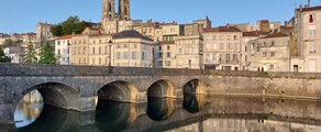 Niort Souche: închiriere avion privat 