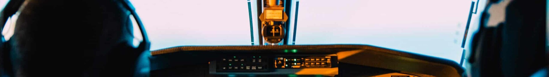 De ce există doi piloți pentru un avion privat?