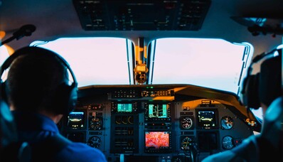 De ce există doi piloți pentru un avion privat?