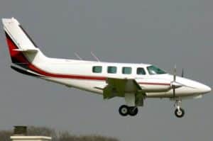 location de jet privé : CESSNA 303 en vol gris.