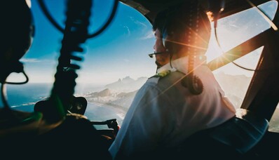 Tot ce trebuie să știți pentru a deveni pilot de elicopter: formare, salariu, oportunități de carieră..