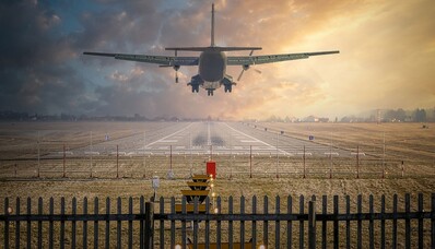 Poate un avion privat să aterizeze oriunde?