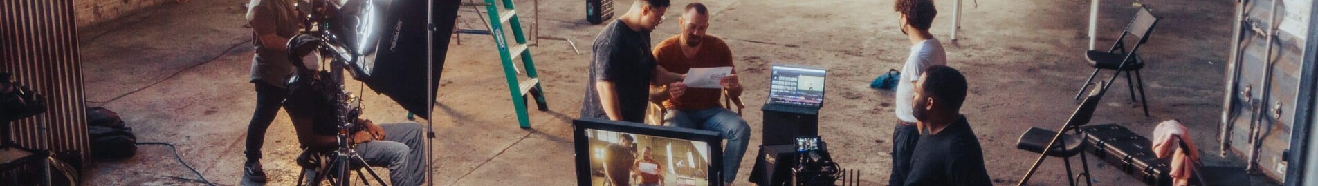 Transportul echipelor de filmare și al echipamentelor de producție: apelați la aviația privată.