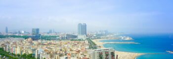 Empuriabrava : vue mer paisible avec boissons.