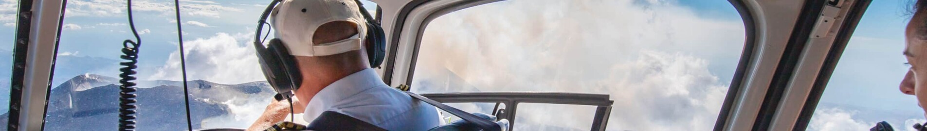 Survolați Muntele Etna cu un elicopter privat: un tur exclusiv al vulcanului dintr-un unghi unic