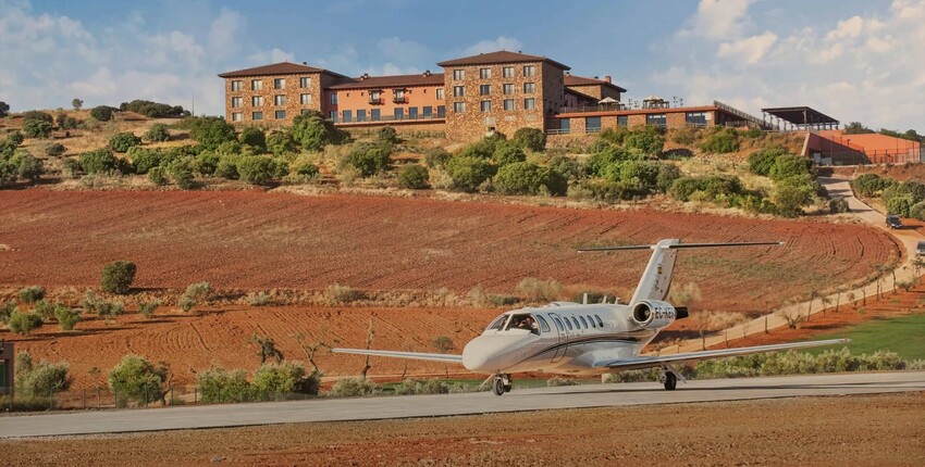 La Caminera: destinație pentru avioane private